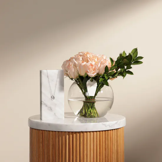 Zus Interlocking Rings Pendant Necklace | Rose Vase