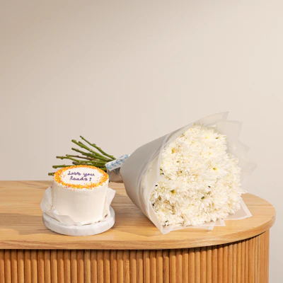 Nino's Chocolate Cake | White Chrysant Bouquet Nino's Chocolate Cake | White Chrysant Bouquet