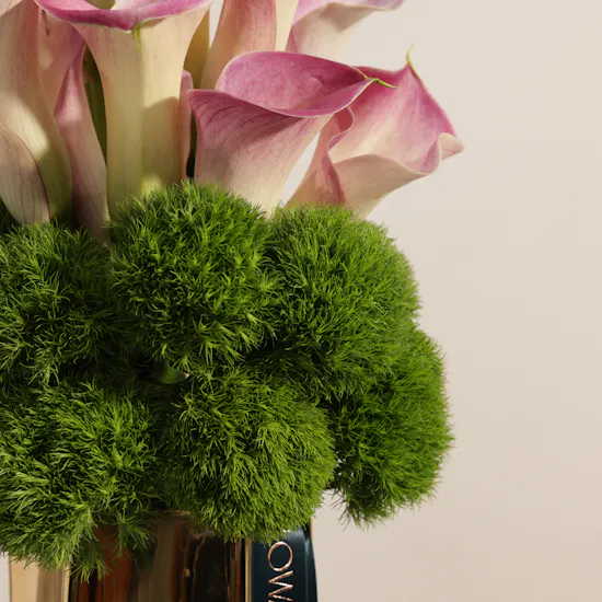 Golden Contour Flower Vase
