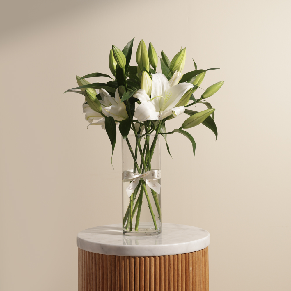 White Lily Shine Flowers Vase | 8 Flowers
