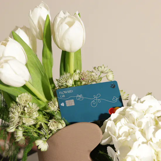 Floward 50 BHD Card | Serene Flower Vase
