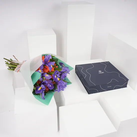 Nua Dates Signature Gifting Box | Blooms bouquet