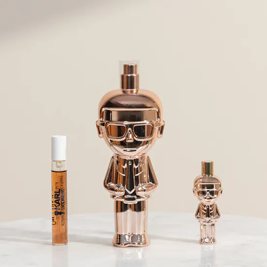 مجموعة عطر آيكونيك بور فيمي او دي بارفيوم للنساء من كارل لاغرفيلد