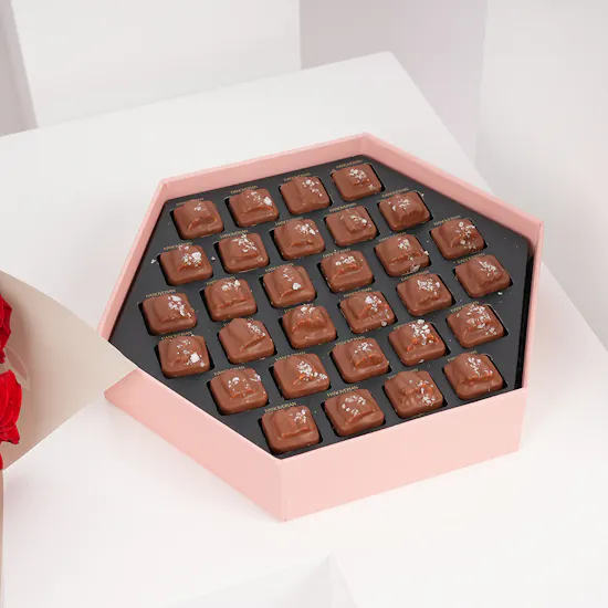 Hanoverian Pecan Chocolate Box | Roses Romantic