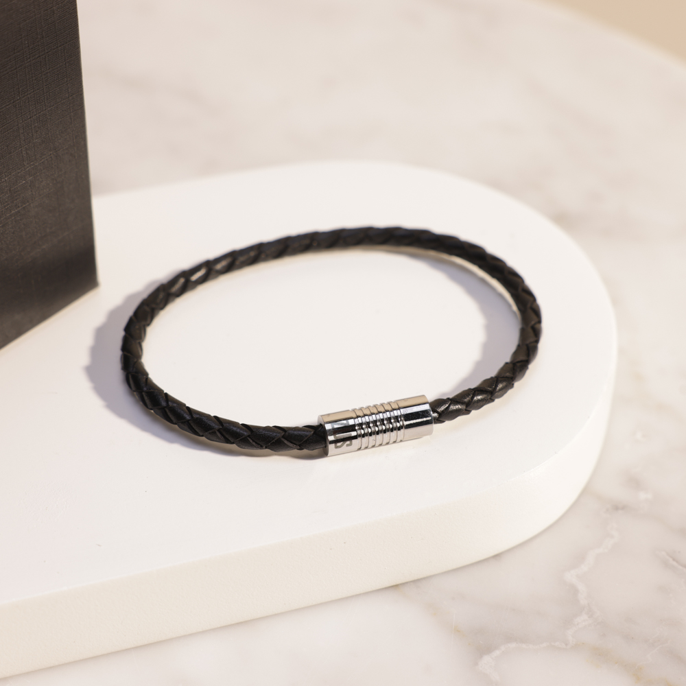 سوار اسود فردي من زوس