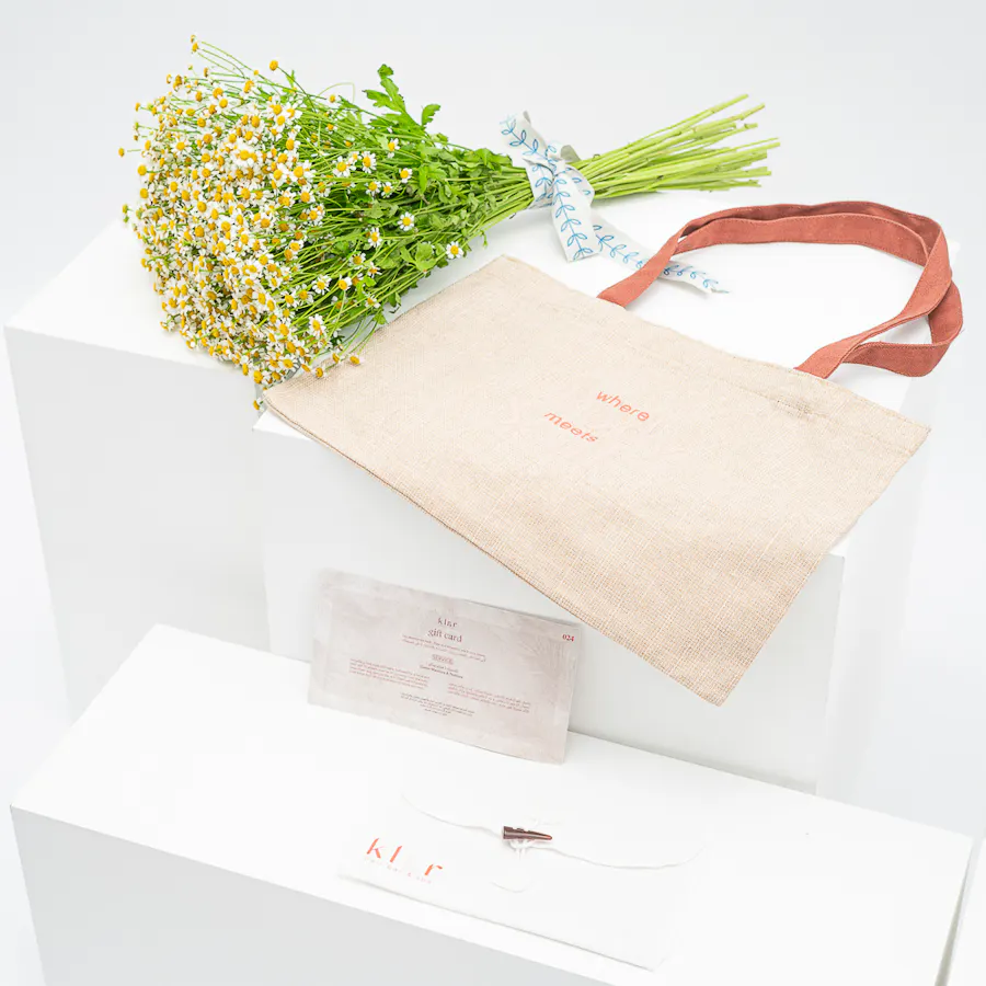 Klar Nail Spa Gift Voucher | Soft Flowers  2