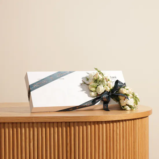 Bostani White Signature Medium Box | Elegant Touch Flowers