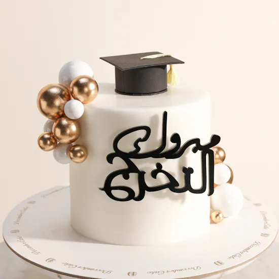 December Cake Elegant Graduation Cake | Soft Roses Bouquet