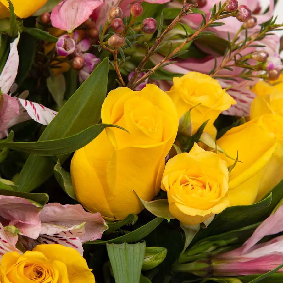 Radiant Harmony | Flowers Vase 3