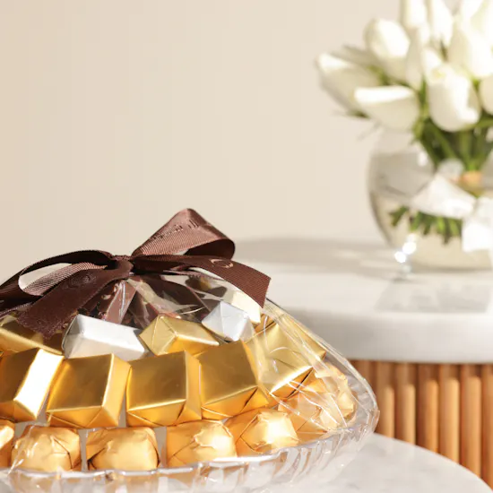 Ghazl Luxury Assorted Chocolates Medium Plate | Soft Tone Flower