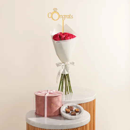 Nor Noyau Medium Pink Velvet Round Chocolate Box | Newly Wed Flower Bouquet