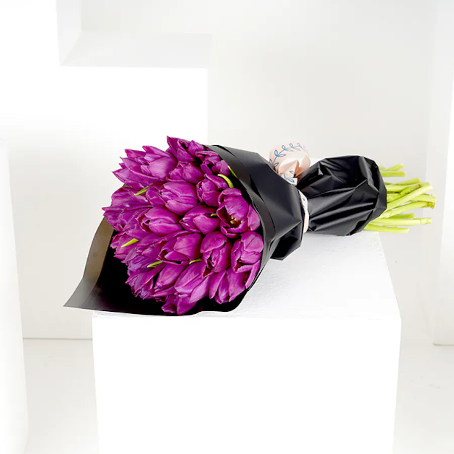 30 Tulips | Black wrap 1