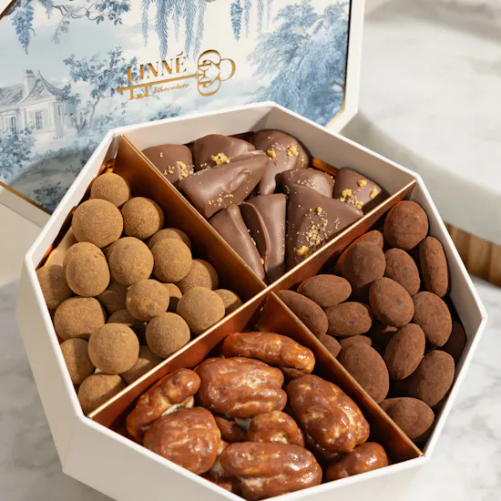 Linne Medium Mixed Dragee Chocolate Box | Father's Love Flowers