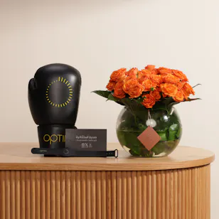 Optimo Membership for 12 months & Original Gloves | Flowers