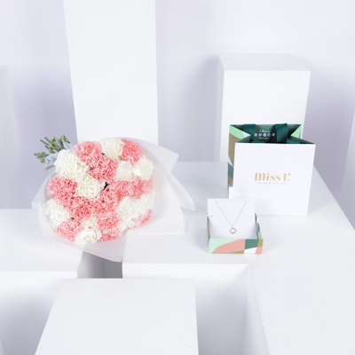 Miss L by L'azurde Interlocking Circles Necklace | Carnation Bouquet