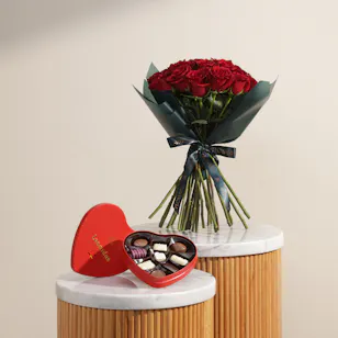 Leonidas Red Heart Chocolate Box | Stunning Red Flowers