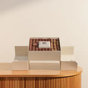Soucolat Hajj Mabrur Medium Chocolate Box Soucolat Hajj Mabrur Medium Chocolate Box