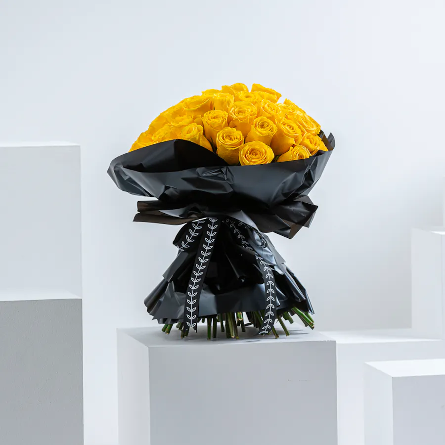 Yellow Roses | Black Wrap 1