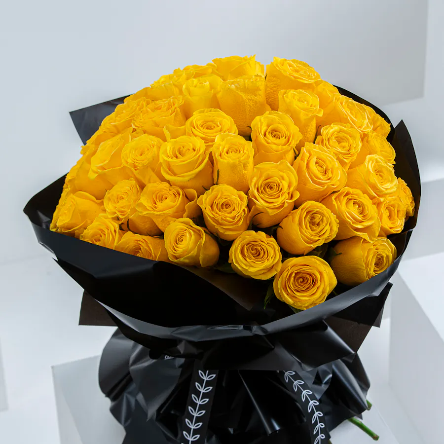 Yellow Roses | Black Wrap 2