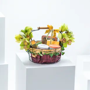 Nagwa Wire Gift Hamper | Bright Flowers Nagwa Wire Gift Hamper | Bright Flowers