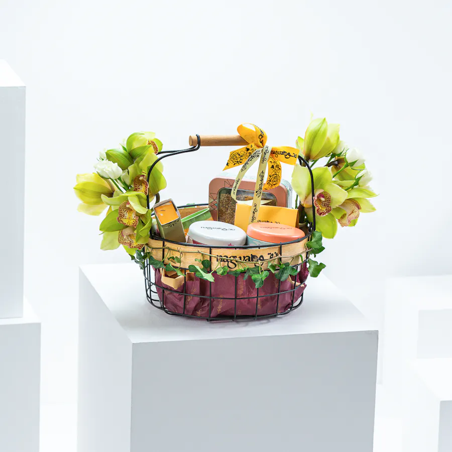 Nagwa Wire Gift Hamper | Bright Flowers 1