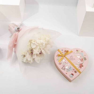 Delightful White with Godiva Chocolates