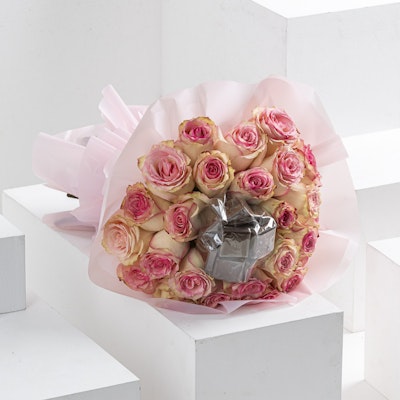 Pink Roses Bouquet | 20 Chocolates 