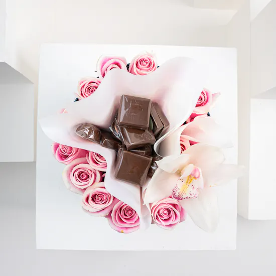 Chocolates & Vendela Roses | Blue Box