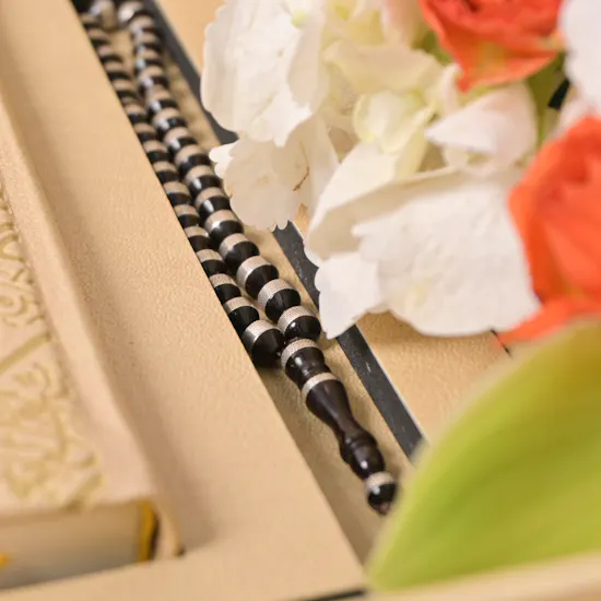 Floward Qur'an and Misbaha Gift Box | Delight Flowers