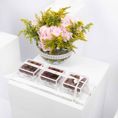 Abucci Chocolate with Hydrangea
