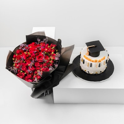 Remarkable Graduation cake