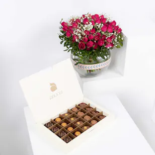 Baby Roses Vase | Abucci Chocolate