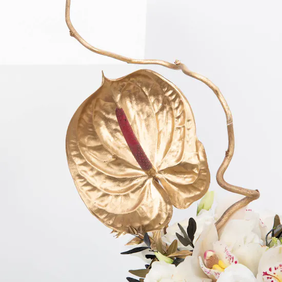 White Flowers Tray with Abucci Chocolate