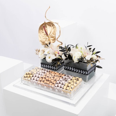 White Flowers Tray with Abucci Chocolate