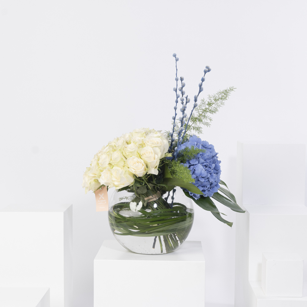 مزهرية الأبيض و الأزرق