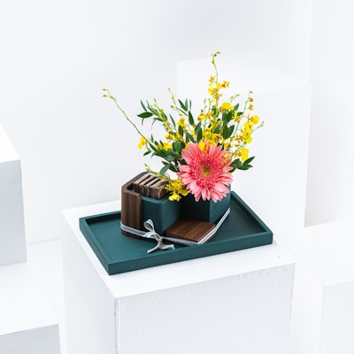 Istekanti Tray with Gerbera