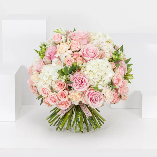 Elegant Queen Flowers Bouquet
