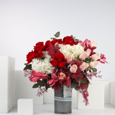 8 Red Roses & 10 Rose Rosita Vendela | Cylinder Vase