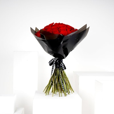 Red in Black | 50 Roses