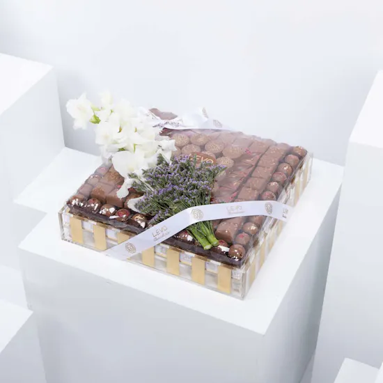 Levo Chocolate Tray | White Gladiolus