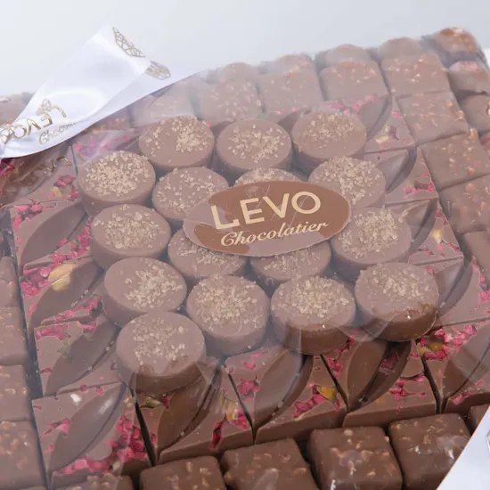 Levo Chocolate Tray | White Gladiolus
