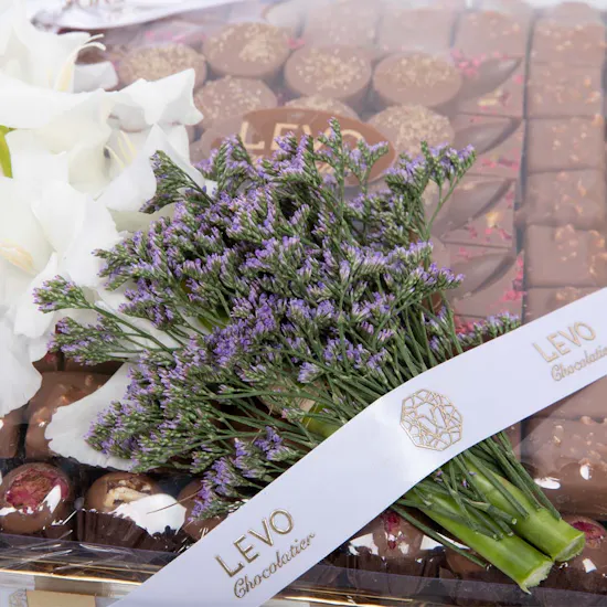 Levo Chocolate Tray | White Gladiolus