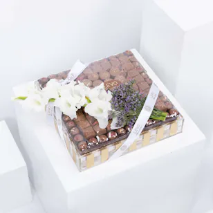 Levo Chocolate Tray | White Gladiolus