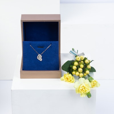 Necklace Letter Sheen