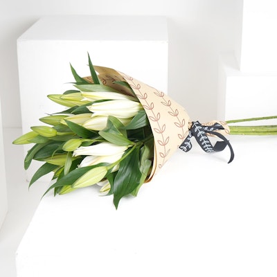 6 White Lilies Bouquet II