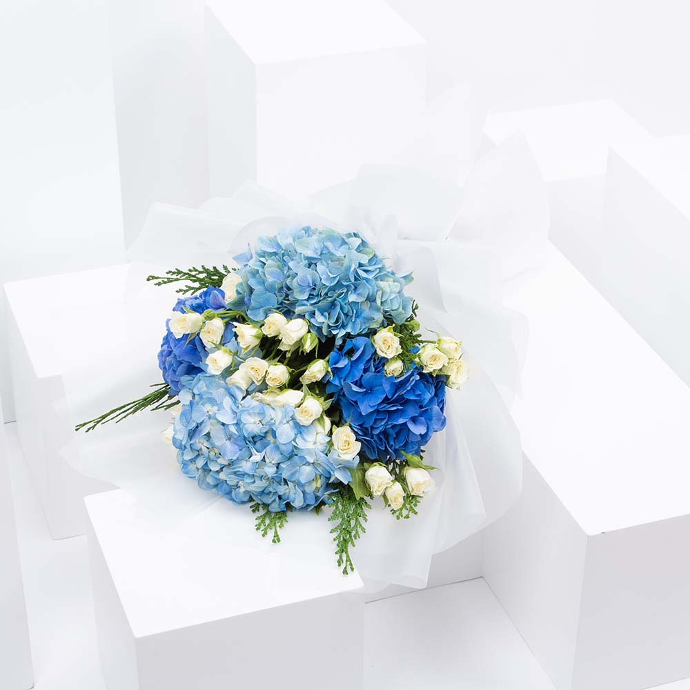 باقة السماء الزرقاء | غلاف أبيض