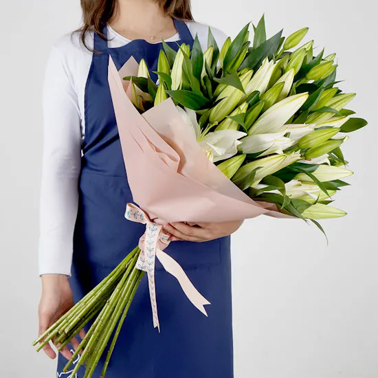25 White Lilies | Pink Wrapping