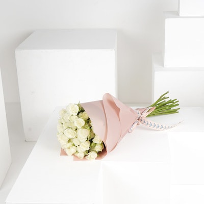 20 White baby roses Bouquet I wrapping pink