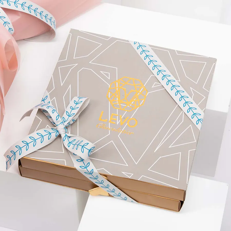 Levo Chocolate Box 80pc & Flowers 2