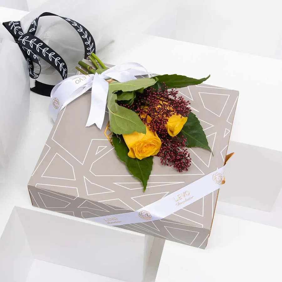 Levo Chocolate Big Box | Yellow Roses 3